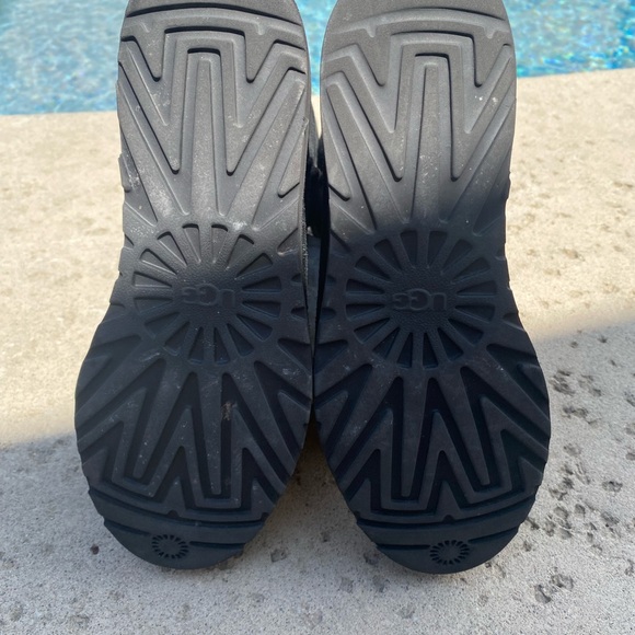 UGG Women's Black Winter Boots women’s size 6.5 - Picture 6 of 8